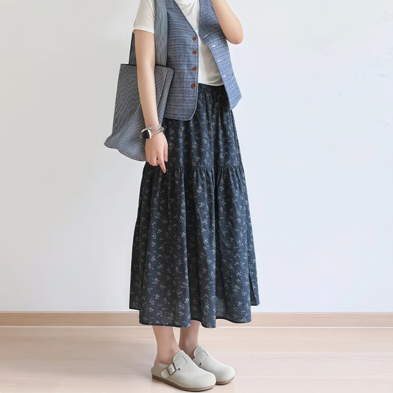 Floral A-Line Midi Skirt for Women, Plus Size Summer Skirt for Pear-Shaped Bodies, Trendy 2025 Fashion Piece Floral A-Line Midi Skirt for Women, Plus Size Summer Skirt for Pear-Shaped Bodies, Trendy 2025 Fashion Piece