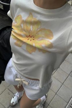 Floral Korean Style Short-Sleeve T-Shirt - Lightweight Slim-Fit Cotton Top for a Youthful Look