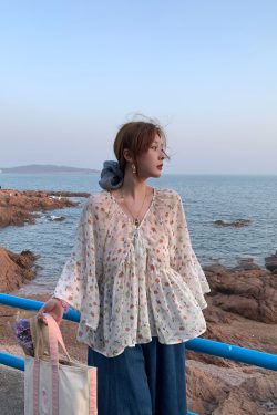 Floral Long Sleeve Chiffon Shirt for Women - Vintage 90s Style Loose Bell Sleeve Sun Protection Top