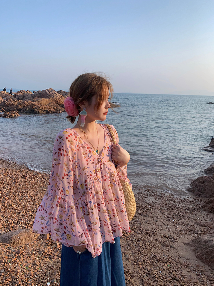 Floral Long Sleeve Chiffon Shirt for Women - Vintage 90s Style Loose Bell Sleeve Sun Protection Top Floral Long Sleeve Chiffon Shirt for Women - Vintage 90s Style Loose Bell Sleeve Sun Protection Top