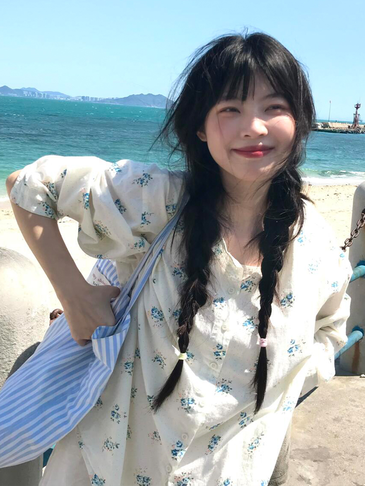 Floral Long-Sleeve Shirt for Women - Spring Sun-Protective Jacket, Casual College Style, Loose Fit Top Floral Long-Sleeve Shirt for Women - Spring Sun-Protective Jacket, Casual College Style, Loose Fit Top