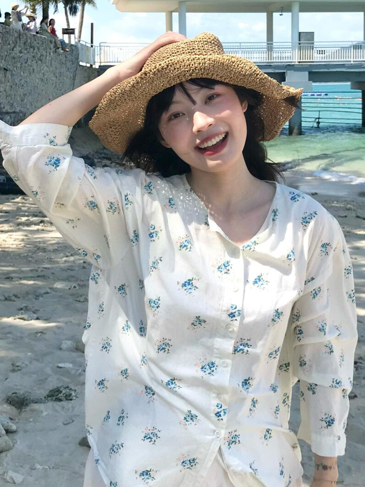 Floral Long-Sleeve Shirt for Women - Spring Sun-Protective Jacket, Casual College Style, Loose Fit Top Floral Long-Sleeve Shirt for Women - Spring Sun-Protective Jacket, Casual College Style, Loose Fit Top