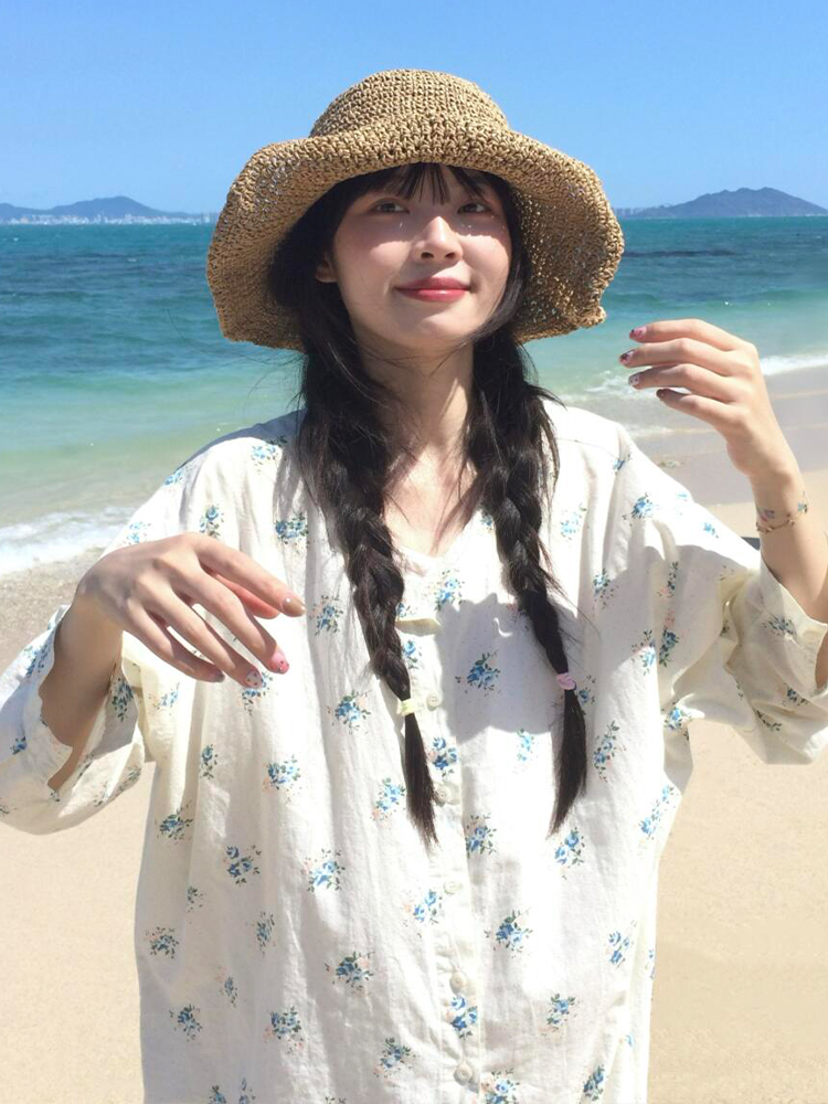 Floral Long-Sleeve Shirt for Women - Spring Sun-Protective Jacket, Casual College Style, Loose Fit Top Floral Long-Sleeve Shirt for Women - Spring Sun-Protective Jacket, Casual College Style, Loose Fit Top