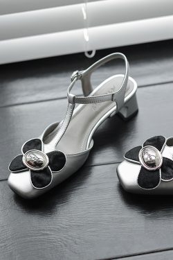 Floral Mid-Heel Closed-Toe Sandals for Women in Gold and Silver - Trendy Summer Footwear with Genuine Leather Design