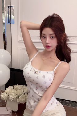 Floral Printed Camisole with Built-In Chest Pad - Small Size, 90s Inspired, Lightweight and Breathable Summer Top