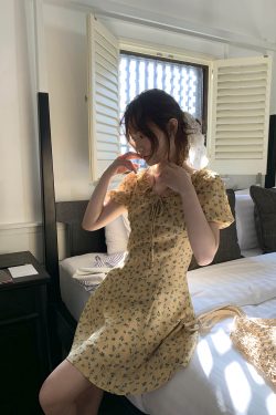 Floral Ruffled V-Neck Dress for Women, Tie Waist-Cinching, Mid-Length A-Line, Perfect for 2025 Spring and Summer Fashion