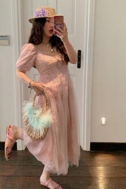 Floral V-Neck Dress for Women, Thin Gauze, Waist-Cinched, Summer 2025, Unique French Style, Elegant Floral Print, Fashion Trend