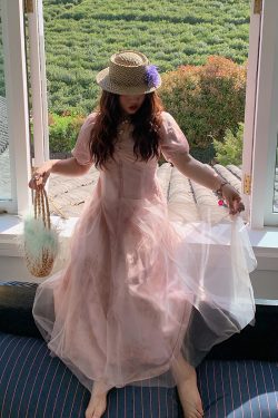 Floral V-Neck Dress for Women, Thin Gauze, Waist-Cinched, Summer 2025, Unique French Style, Elegant Floral Print, Fashion Trend