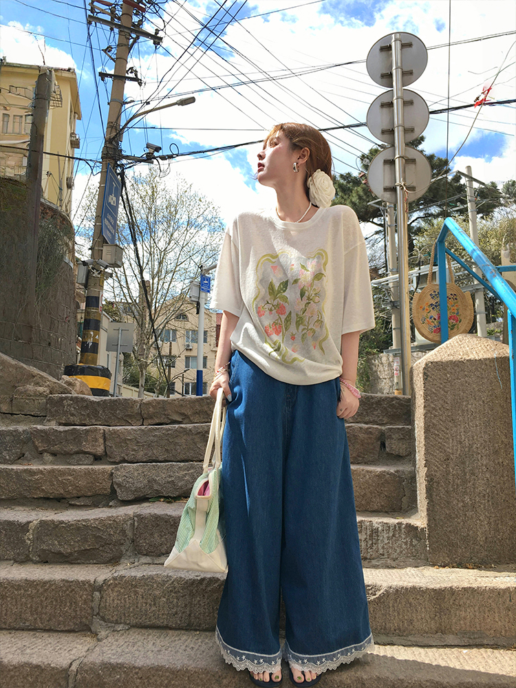 Flower Wish Berry Print White Linen Bamboo Short Sleeve T-Shirt for Women - Summer Loose Fit Vintage Style Top Flower Wish Berry Print White Linen Bamboo Short Sleeve T-Shirt for Women - Summer Loose Fit Vintage Style Top