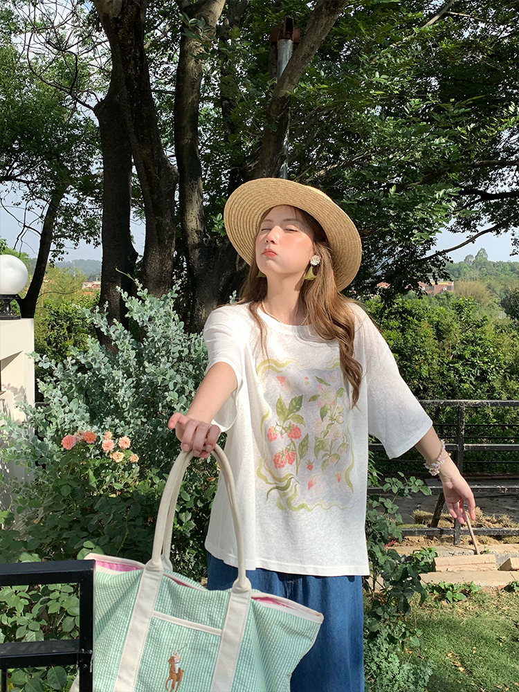 Flower Wish Berry Print White Linen Bamboo Short Sleeve T-Shirt for Women - Summer Loose Fit Vintage Style Top Flower Wish Berry Print White Linen Bamboo Short Sleeve T-Shirt for Women - Summer Loose Fit Vintage Style Top