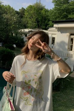 Flower Wish Berry Print White Linen Bamboo Short Sleeve T-Shirt for Women - Summer Loose Fit Vintage Style Top