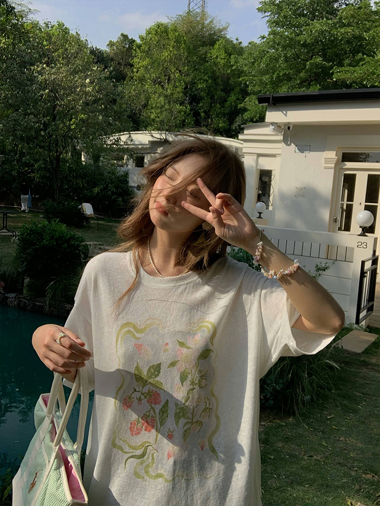 Flower Wish Berry Print White Linen Bamboo Short Sleeve T-Shirt for Women - Summer Loose Fit Vintage Style Top Flower Wish Berry Print White Linen Bamboo Short Sleeve T-Shirt for Women - Summer Loose Fit Vintage Style Top