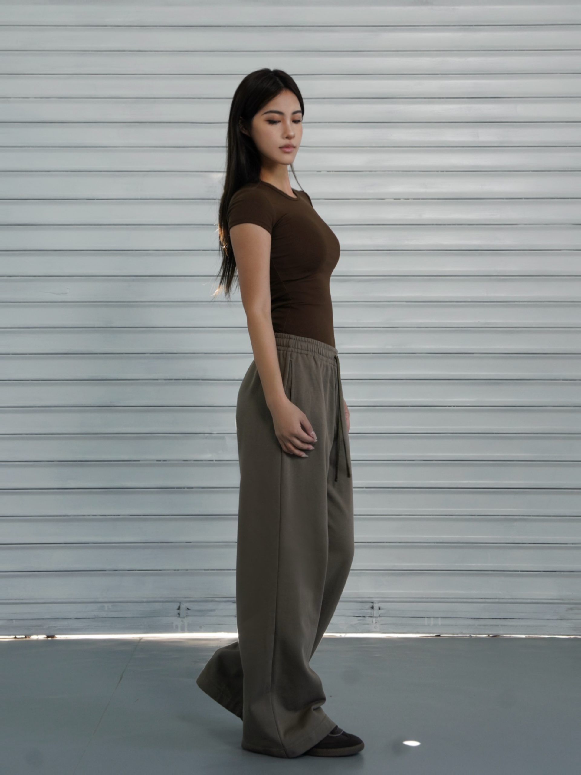 Four-Color Basic Low-Waist Straight-Leg Sweatpants - Versatile Casual Sports Pants for a Slimming Y2K Look Four-Color Basic Low-Waist Straight-Leg Sweatpants - Versatile Casual Sports Pants for a Slimming Y2K Look