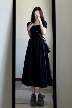 French Hepburn-Style Mid-Length Black Dress - Square Neck, Waist-Cinching, Elegant Casual Summer Dress for Women