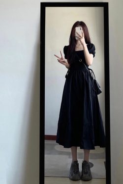 French Hepburn-Style Mid-Length Black Dress - Square Neck, Waist-Cinching, Elegant Casual Summer Dress for Women
