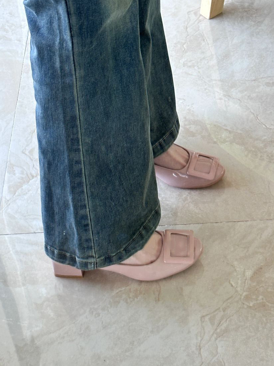 French Nude Pink Sheepskin High Heels with Square Buckle, Round Toe, Chunky Commuting Style, Versatile Shallow Mouth Footwear French Nude Pink Sheepskin High Heels with Square Buckle, Round Toe, Chunky Commuting Style, Versatile Shallow Mouth Footwear