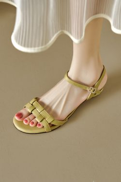 French Retro Woven Flat Low-Heeled One-Strap Roman Sandals for Women - Summer 2024, Vintage Style, Bohemian Fashion
