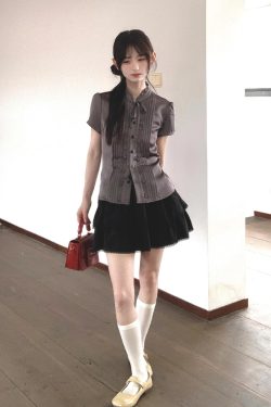 French-Style Fitted Short-Sleeve Shirt for Women - Slimming Summer College Top, High-Quality Casual Fashion