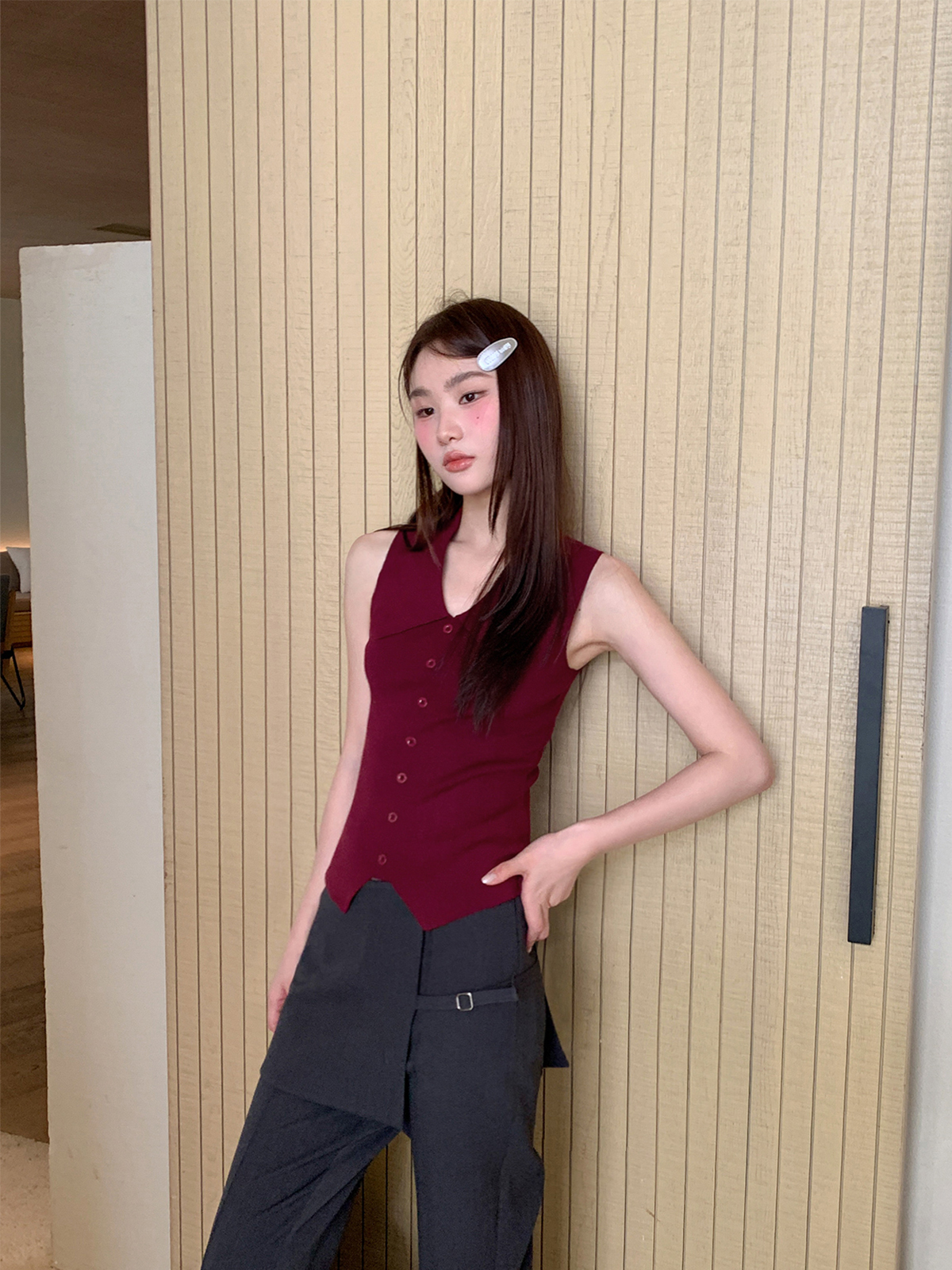 French-Style Lapel Faux Placket Knitted Vest for Women - Summer 2025 Slim-Fit T-Shirt Top, Flattering Casual Fashion French-Style Lapel Faux Placket Knitted Vest for Women - Summer 2025 Slim-Fit T-Shirt Top, Flattering Casual Fashion