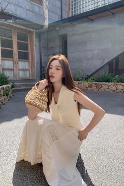 French-Style Off-Shoulder Short Sleeve T-Shirt for Women, Summer 2025 Slim-Fit V-Neck Top, Trendy Casual Wear