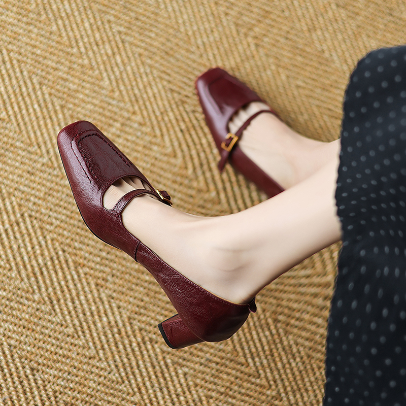 French Vintage Deer Print Genuine Leather One-Strap High-Heeled Shoes for Women - Elegant Chinese Artistic Style French Vintage Deer Print Genuine Leather One-Strap High-Heeled Shoes for Women - Elegant Chinese Artistic Style