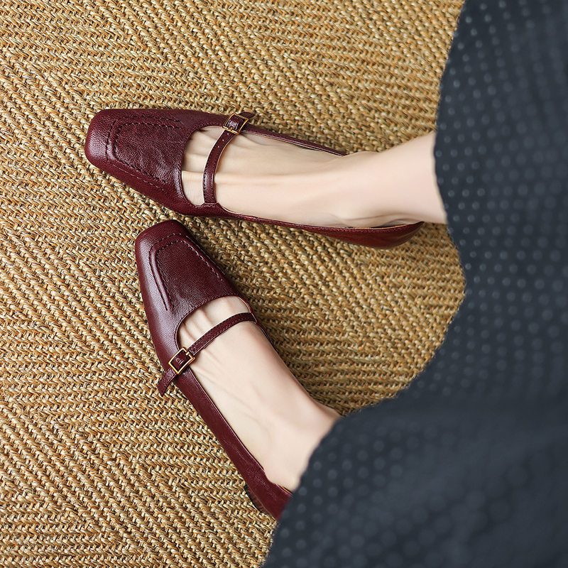 French Vintage Deer Print Genuine Leather One-Strap High-Heeled Shoes for Women - Elegant Chinese Artistic Style French Vintage Deer Print Genuine Leather One-Strap High-Heeled Shoes for Women - Elegant Chinese Artistic Style