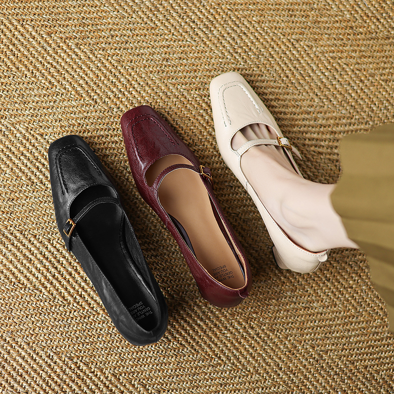 French Vintage Deer Print Genuine Leather One-Strap High-Heeled Shoes for Women - Elegant Chinese Artistic Style French Vintage Deer Print Genuine Leather One-Strap High-Heeled Shoes for Women - Elegant Chinese Artistic Style