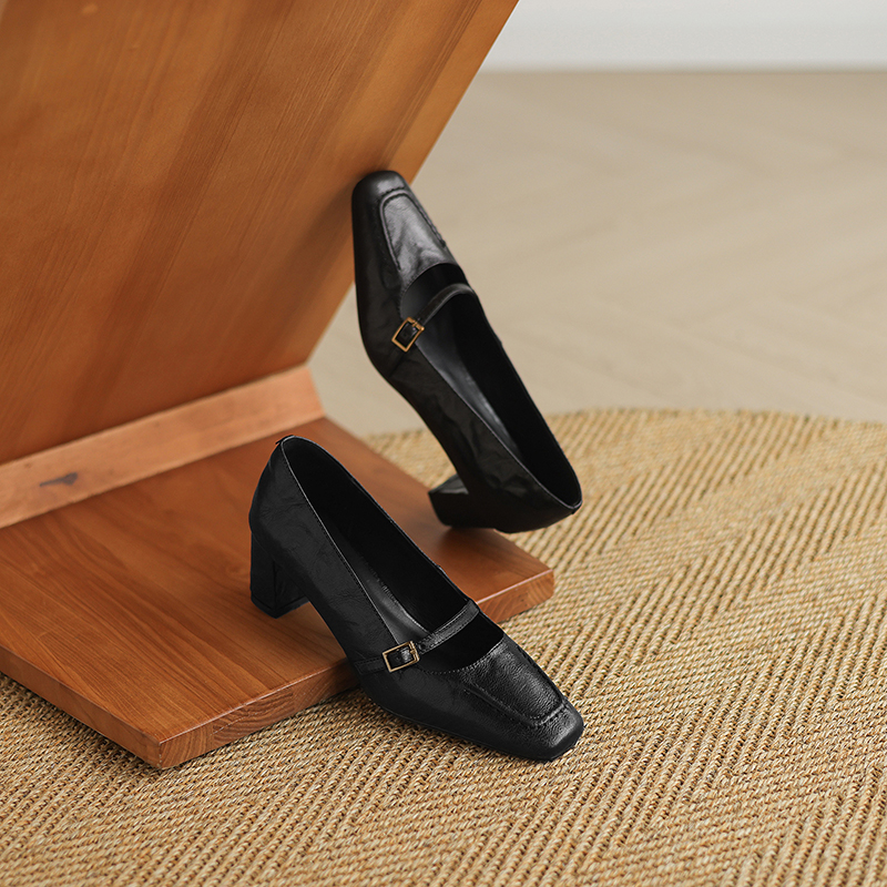 French Vintage Deer Print Genuine Leather One-Strap High-Heeled Shoes for Women - Elegant Chinese Artistic Style French Vintage Deer Print Genuine Leather One-Strap High-Heeled Shoes for Women - Elegant Chinese Artistic Style