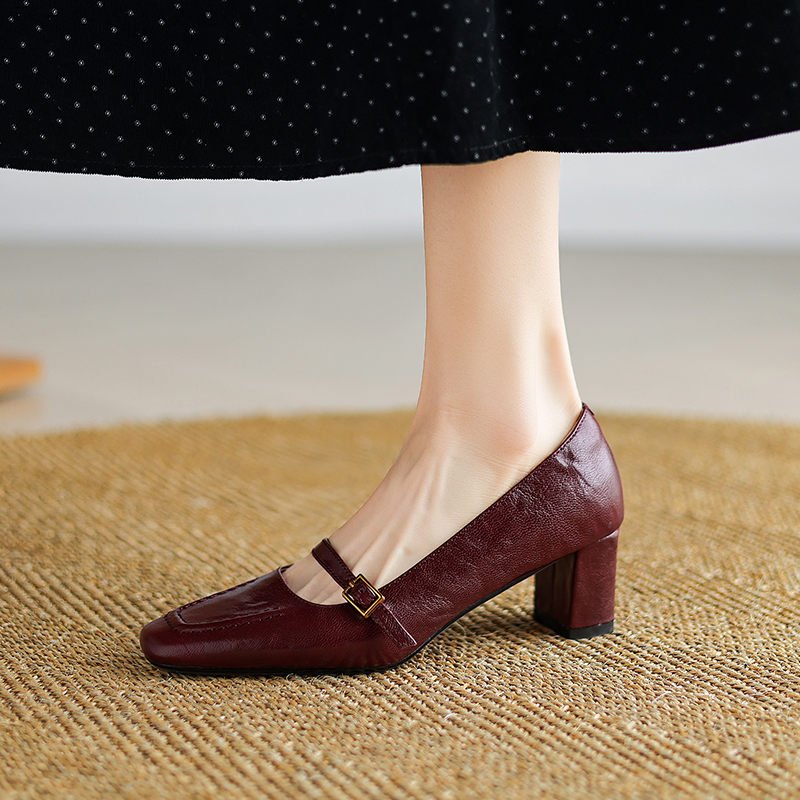 French Vintage Deer Print Genuine Leather One-Strap High-Heeled Shoes for Women - Elegant Chinese Artistic Style French Vintage Deer Print Genuine Leather One-Strap High-Heeled Shoes for Women - Elegant Chinese Artistic Style