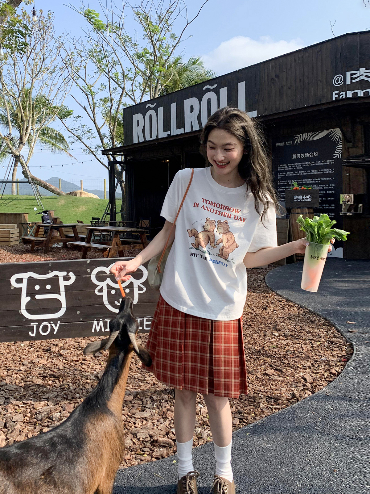 Fun Bear Print Loose Short Sleeve T-shirt for Women - Summer 2025 Pure Cotton Round Neck Top, Casual 90s Style Fun Bear Print Loose Short Sleeve T-shirt for Women - Summer 2025 Pure Cotton Round Neck Top, Casual 90s Style