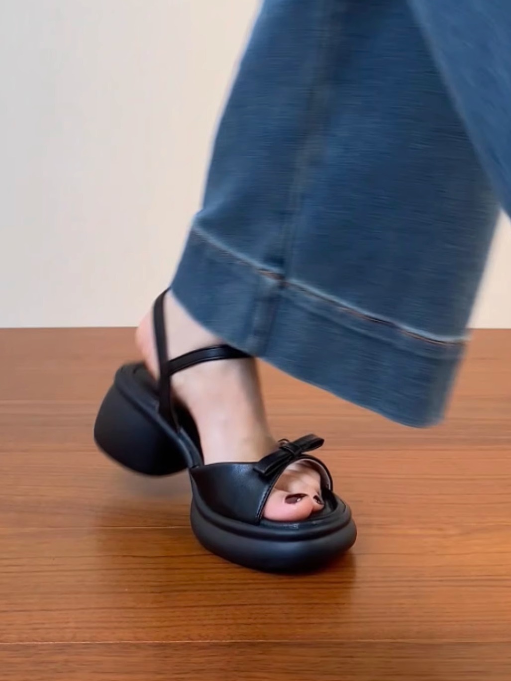 Genuine Leather Chunky Heel Open-Toe Sandals for Women, Thick Sole Roman Style Summer 2025, Sizes 41-43, Trendy Footwear Genuine Leather Chunky Heel Open-Toe Sandals for Women, Thick Sole Roman Style Summer 2025, Sizes 41-43, Trendy Footwear