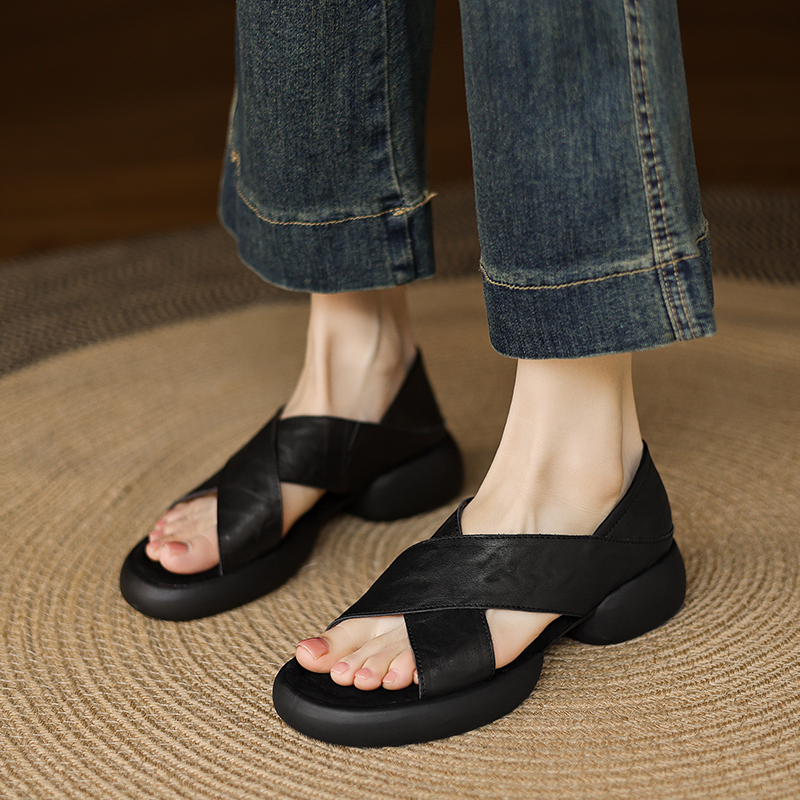 Genuine Leather Cross-Strap Open-Toe Sandals for Women - Summer 2025 Thick-Soled Footwear, Versatile Two-Wear Design Genuine Leather Cross-Strap Open-Toe Sandals for Women - Summer 2025 Thick-Soled Footwear, Versatile Two-Wear Design