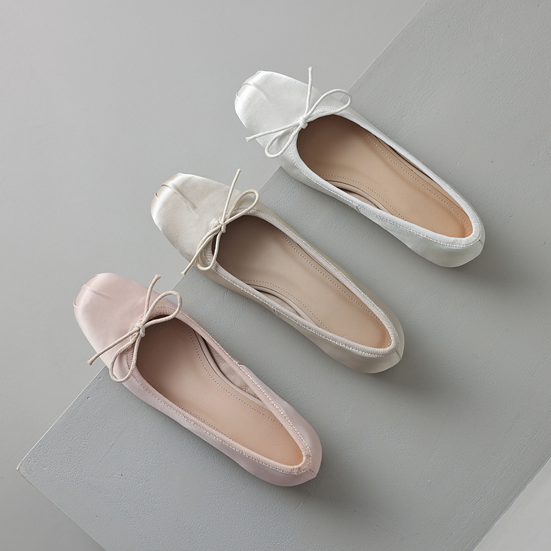 Genuine Leather Elegant Bow Satin Square-Toe Flat Ballet Shoes for Women - Italian Style, Timeless Fashion, Chic Comfort Genuine Leather Elegant Bow Satin Square-Toe Flat Ballet Shoes for Women - Italian Style, Timeless Fashion, Chic Comfort