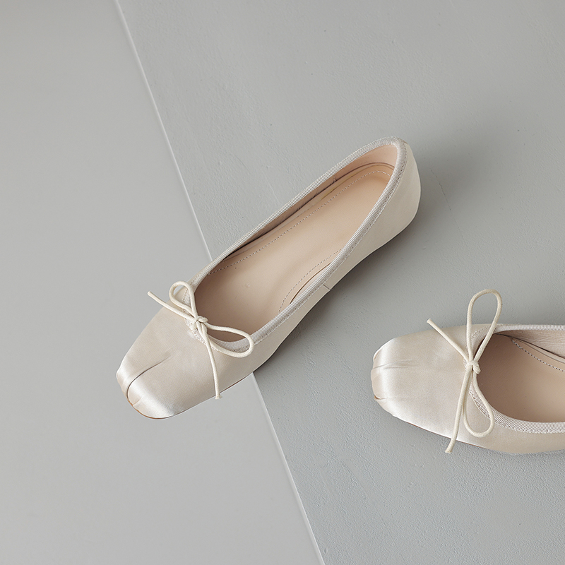 Genuine Leather Elegant Bow Satin Square-Toe Flat Ballet Shoes for Women - Italian Style, Timeless Fashion, Chic Comfort Genuine Leather Elegant Bow Satin Square-Toe Flat Ballet Shoes for Women - Italian Style, Timeless Fashion, Chic Comfort