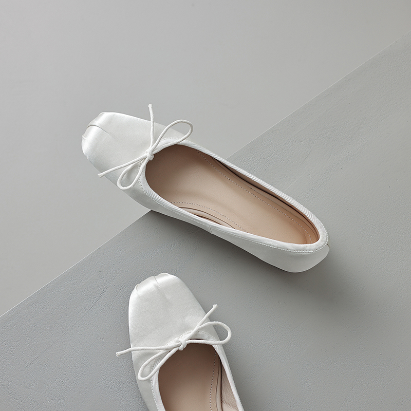 Genuine Leather Elegant Bow Satin Square-Toe Flat Ballet Shoes for Women - Italian Style, Timeless Fashion, Chic Comfort Genuine Leather Elegant Bow Satin Square-Toe Flat Ballet Shoes for Women - Italian Style, Timeless Fashion, Chic Comfort