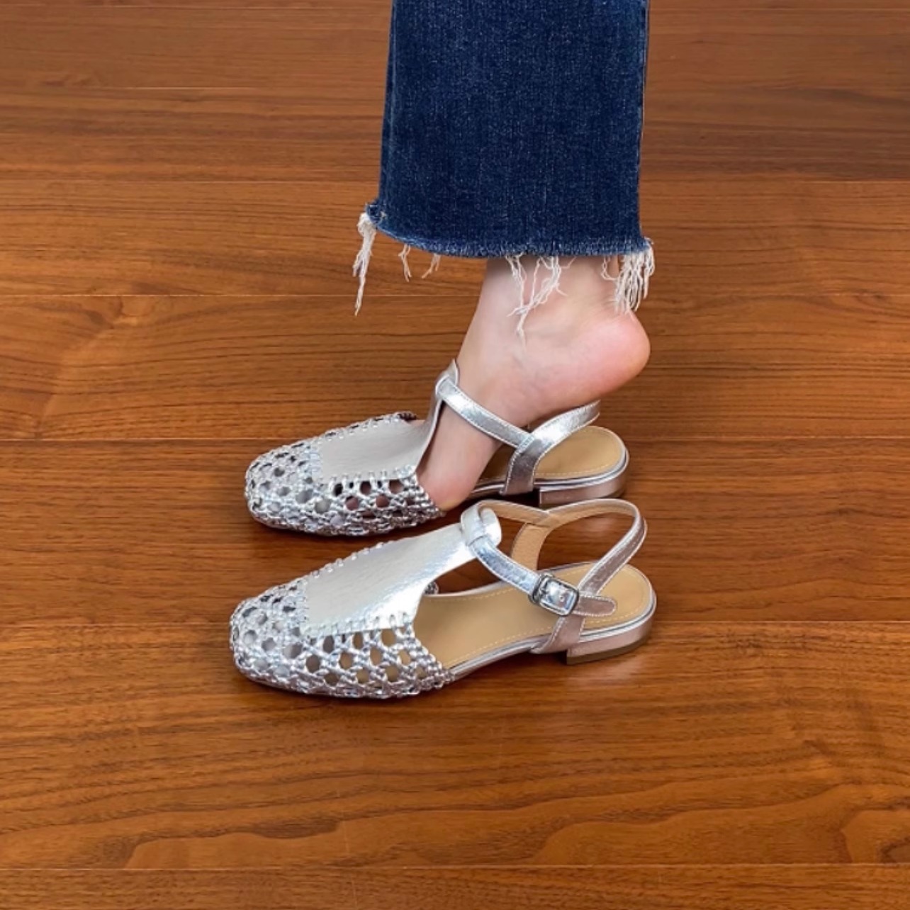 Genuine Leather Hollow Woven Low-Heeled Open-Toe Sandals for Women - Summer 2025 Chunky Heeled Roman Style, Breathable Comfort Genuine Leather Hollow Woven Low-Heeled Open-Toe Sandals for Women - Summer 2025 Chunky Heeled Roman Style, Breathable Comfort