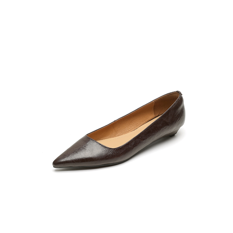 Genuine Leather Low-Heeled Pointed Toe Work Shoes for Women - Elegant Commuting Style, Italian Design, Perfect for Office and Daily Wear Genuine Leather Low-Heeled Pointed Toe Work Shoes for Women - Elegant Commuting Style, Italian Design, Perfect for Office and Daily Wear