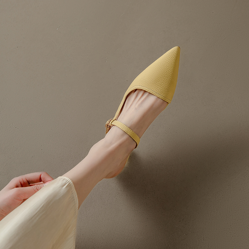 Genuine Leather One-Strap Open-Toe Half-Drag Sandals with Pointed Kitten Heels - Chic Summer Footwear for Stylish Outfits Genuine Leather One-Strap Open-Toe Half-Drag Sandals with Pointed Kitten Heels - Chic Summer Footwear for Stylish Outfits