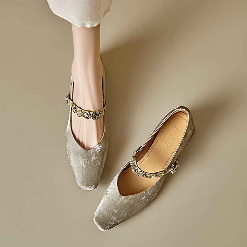 Genuine Leather Vintage Mary Jane Shoes for Women - Mid-Heel, Square Toe, Chunky Heel, Retro Style, Italian Design Genuine Leather Vintage Mary Jane Shoes for Women - Mid-Heel, Square Toe, Chunky Heel, Retro Style, Italian Design