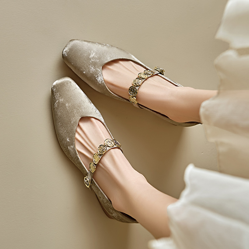 Genuine Leather Vintage Mary Jane Shoes for Women - Mid-Heel, Square Toe, Chunky Heel, Retro Style, Italian Design Genuine Leather Vintage Mary Jane Shoes for Women - Mid-Heel, Square Toe, Chunky Heel, Retro Style, Italian Design