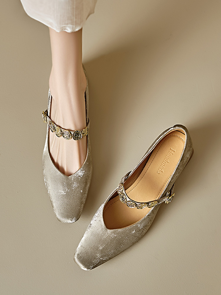 Genuine Leather Vintage Mary Jane Shoes for Women - Mid-Heel, Square Toe, Chunky Heel, Retro Style, Italian Design Genuine Leather Vintage Mary Jane Shoes for Women - Mid-Heel, Square Toe, Chunky Heel, Retro Style, Italian Design