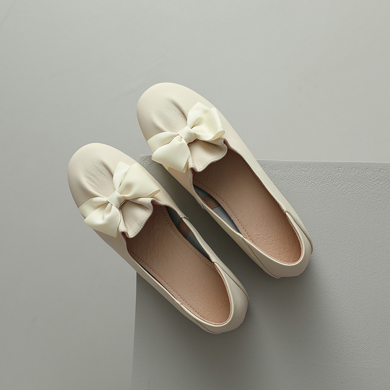 Giant Soft French Genuine Leather Women's Ballet Flats with Gentle Bow - Artistic Two-Way Design for Comfortable Everyday Style Giant Soft French Genuine Leather Women's Ballet Flats with Gentle Bow - Artistic Two-Way Design for Comfortable Everyday Style
