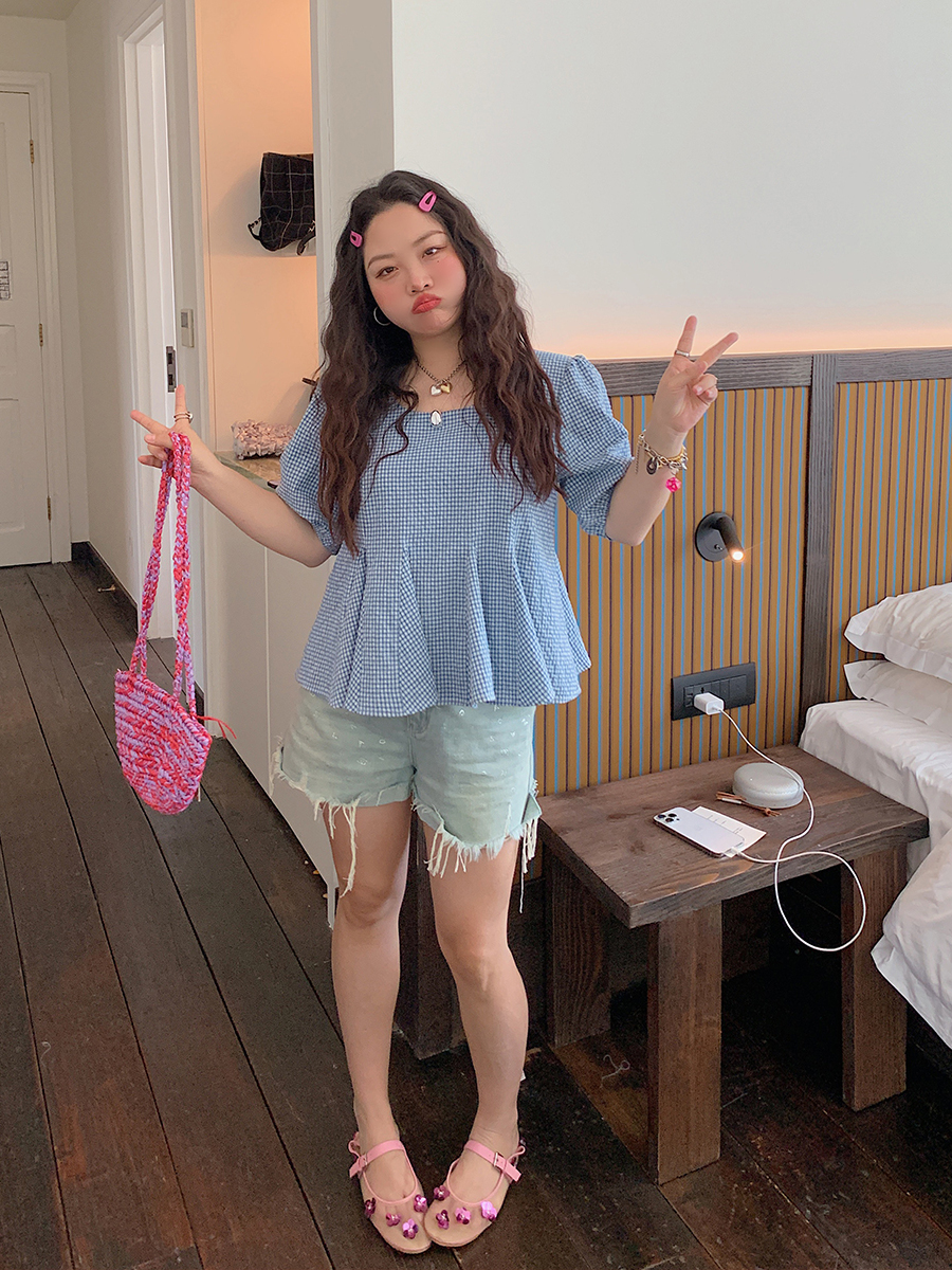 Gold Plaid Waist-Cinching Short Sleeve Shirt for Women - Summer 2025 Light Luxury Chic Top, Perfect for Y2K and Korean Style Fashion. Gold Plaid Waist-Cinching Short Sleeve Shirt for Women - Summer 2025 Light Luxury Chic Top, Perfect for Y2K and Korean Style Fashion.