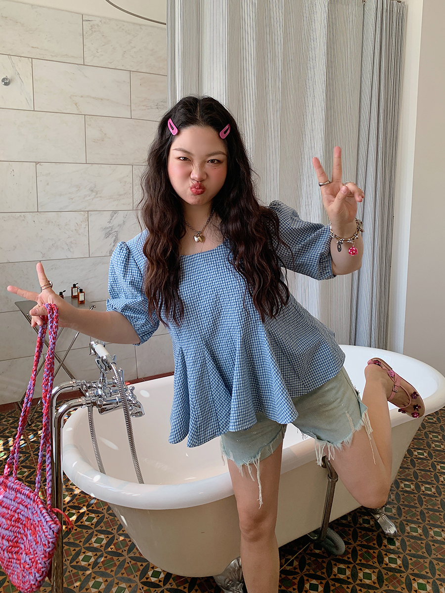 Gold Plaid Waist-Cinching Short Sleeve Shirt for Women - Summer 2025 Light Luxury Chic Top, Perfect for Y2K and Korean Style Fashion. Gold Plaid Waist-Cinching Short Sleeve Shirt for Women - Summer 2025 Light Luxury Chic Top, Perfect for Y2K and Korean Style Fashion.