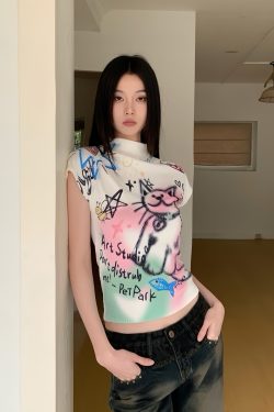 Graffiti Cat Short Sleeve T-Shirt - Textured Knit, Slim Fit, Niche Design, 2024 Early Spring Collection, Trendy Street Style