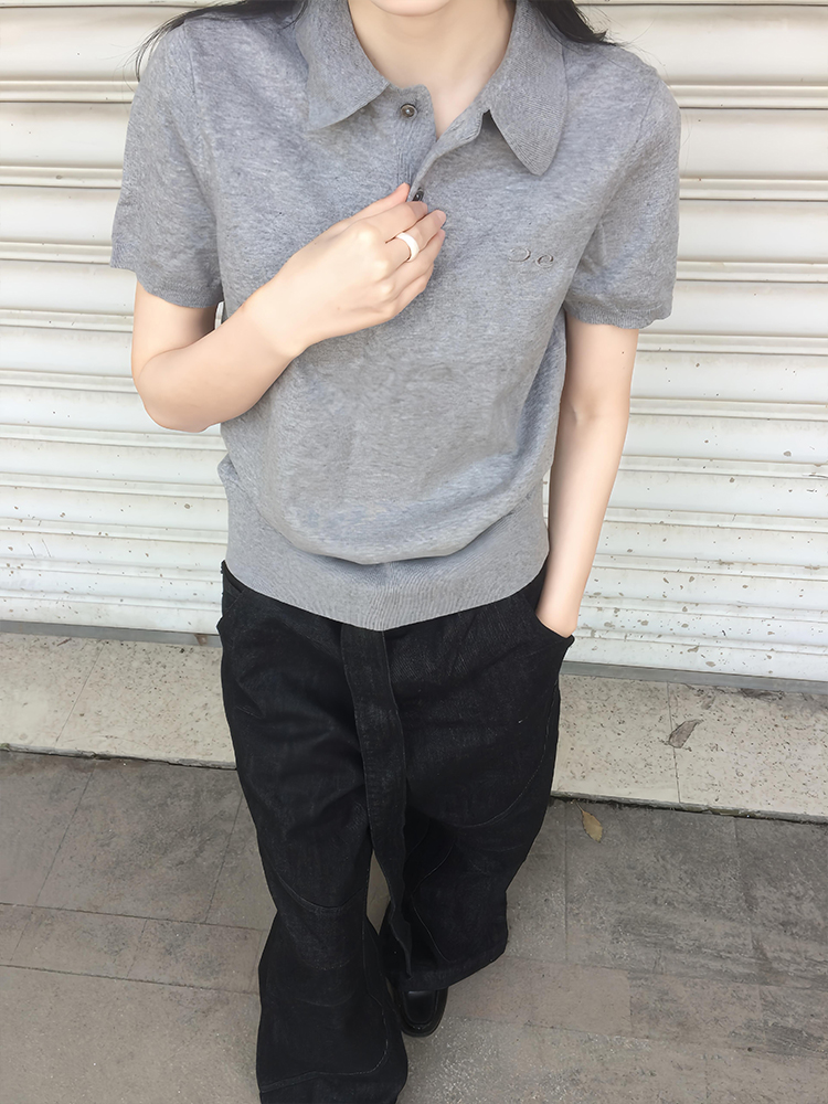 Gray Knitted Short-Sleeve Women's Polo T-Shirt - College Style Slim Fit Summer Top for Versatile Casual Looks Gray Knitted Short-Sleeve Women's Polo T-Shirt - College Style Slim Fit Summer Top for Versatile Casual Looks