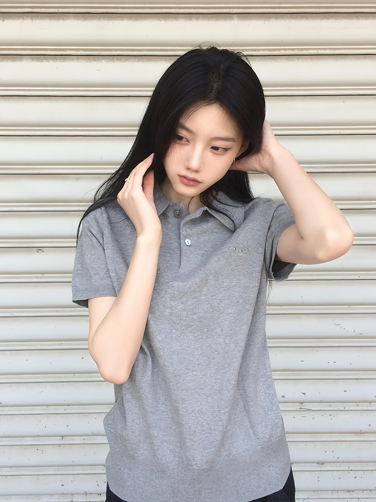 Gray Knitted Short-Sleeve Women's Polo T-Shirt - College Style Slim Fit Summer Top for Versatile Casual Looks Gray Knitted Short-Sleeve Women's Polo T-Shirt - College Style Slim Fit Summer Top for Versatile Casual Looks
