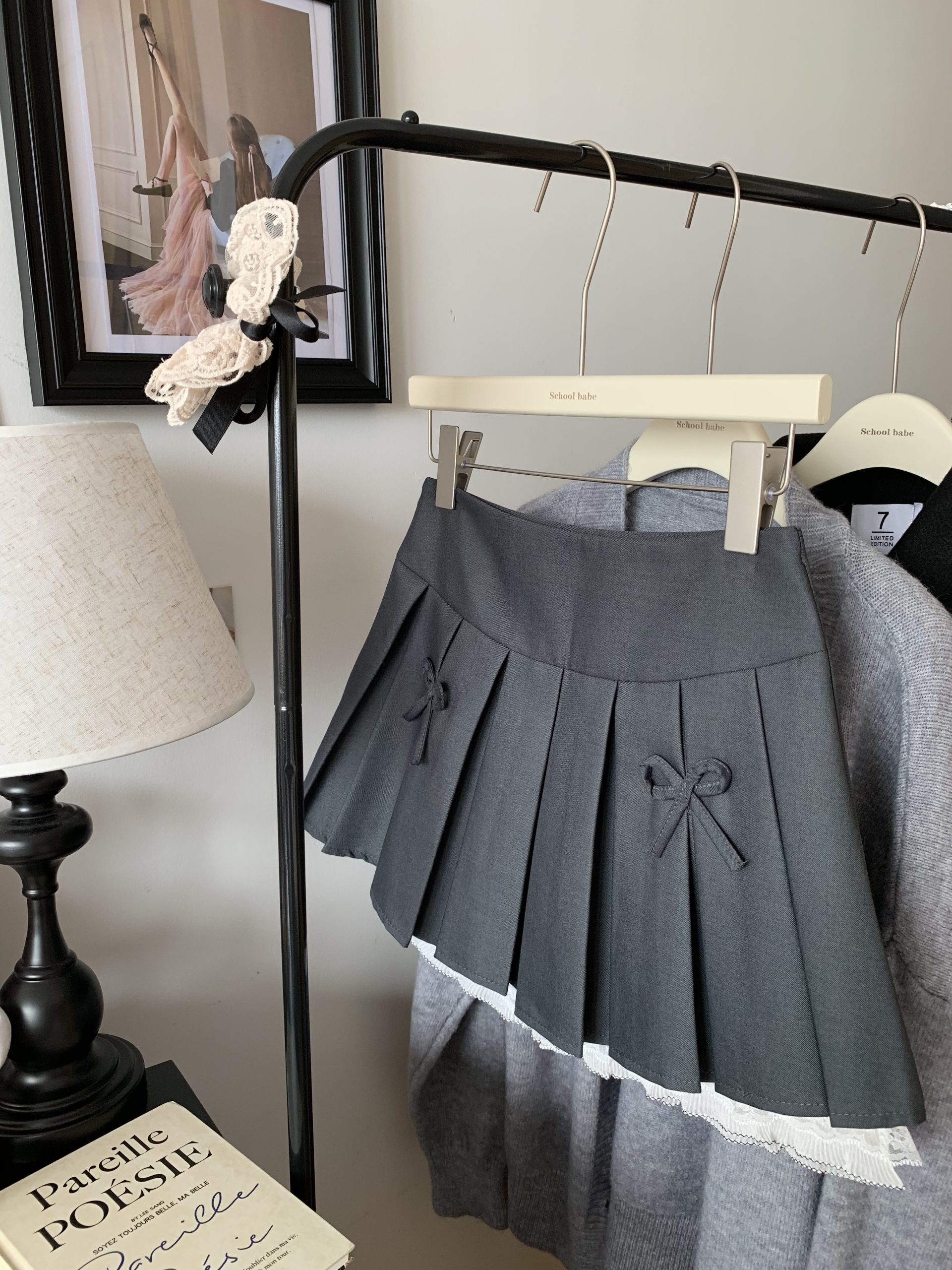 Gray Lace-Trimmed A-Line Skirt for Women, Bow Detail, Puffy Pleated Design, Spring Summer Fashion, Sexy Anti-Exposure Style Gray Lace-Trimmed A-Line Skirt for Women, Bow Detail, Puffy Pleated Design, Spring Summer Fashion, Sexy Anti-Exposure Style