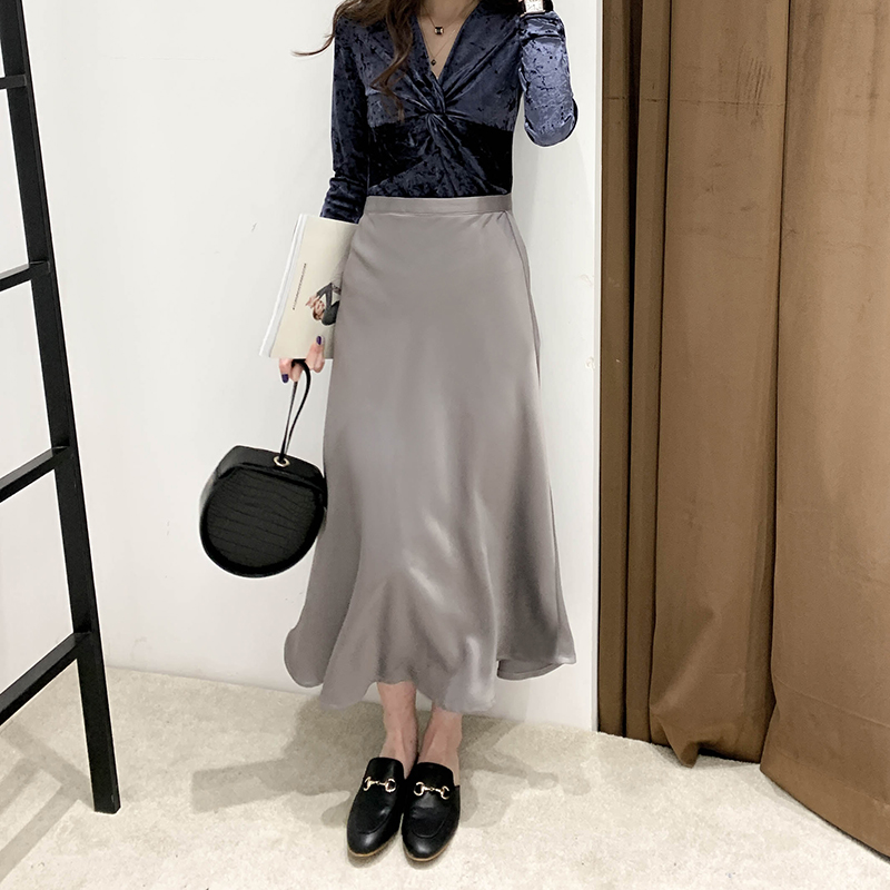 Gray Satin Sheen Diagonal-Cut Fishtail Skirt - Women's Bodycon Mid-Length for Spring/Summer 2025 Fashion Gray Satin Sheen Diagonal-Cut Fishtail Skirt - Women's Bodycon Mid-Length for Spring/Summer 2025 Fashion