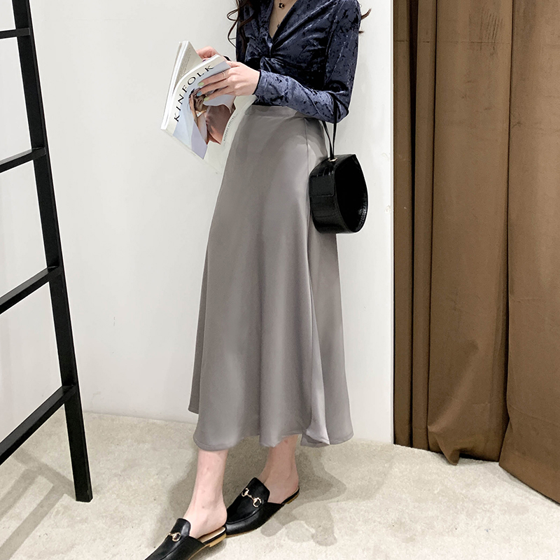 Gray Satin Sheen Diagonal-Cut Fishtail Skirt - Women's Bodycon Mid-Length for Spring/Summer 2025 Fashion Gray Satin Sheen Diagonal-Cut Fishtail Skirt - Women's Bodycon Mid-Length for Spring/Summer 2025 Fashion